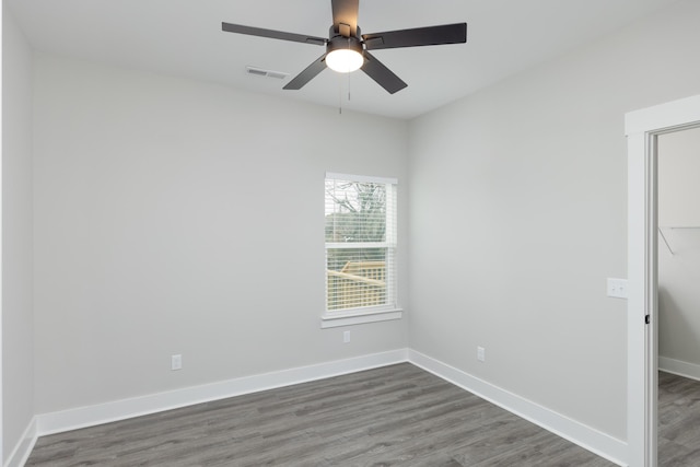 empty room featuring ceiling fan and dark wood-type flooring