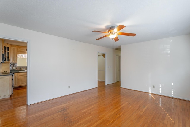 unfurnished room featuring light hardwood / wood-style floors and ceiling fan