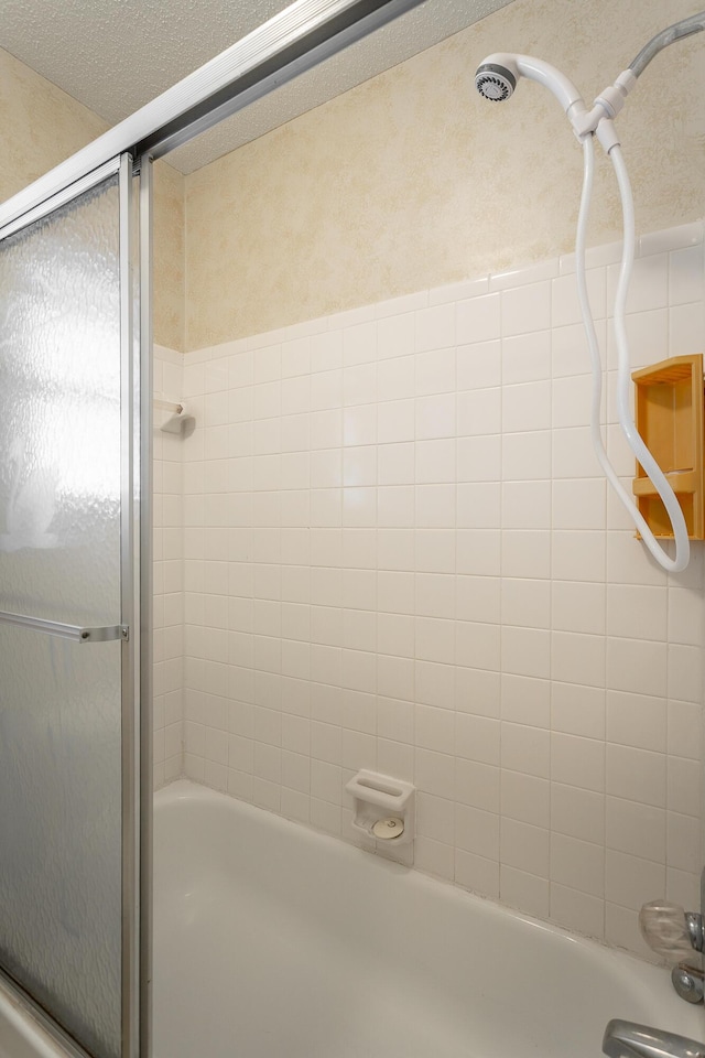 bathroom with tiled shower / bath