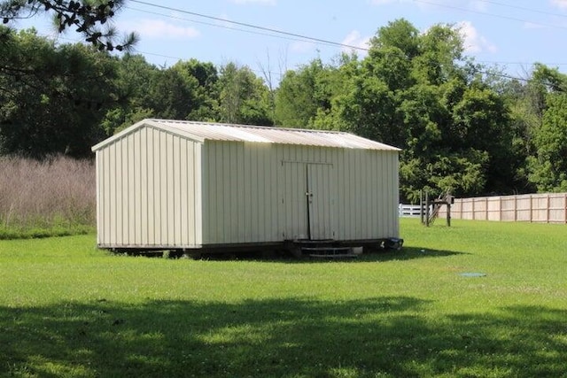 view of outdoor structure with a yard