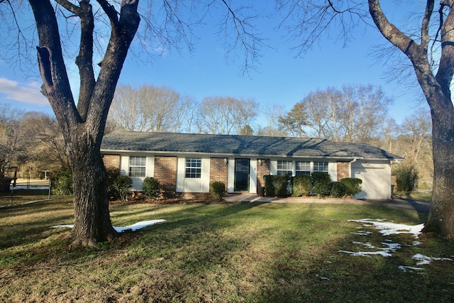 ranch-style home featuring a front yard