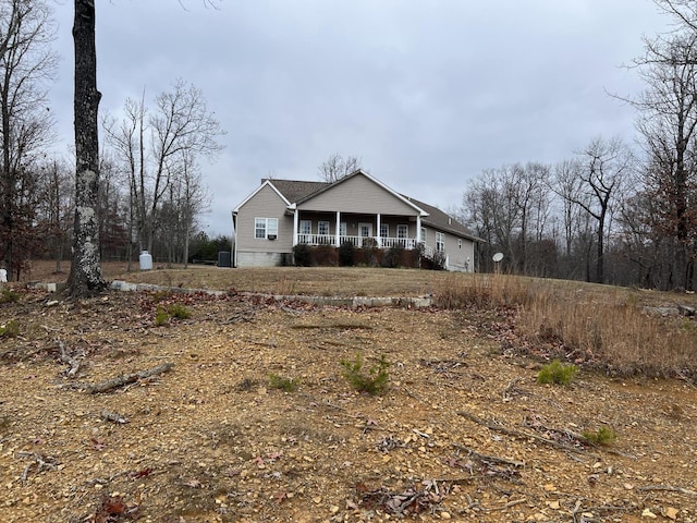 view of front of property featuring a porch