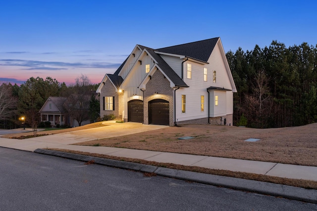 view of front facade featuring a garage