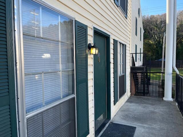 entrance to property featuring covered porch