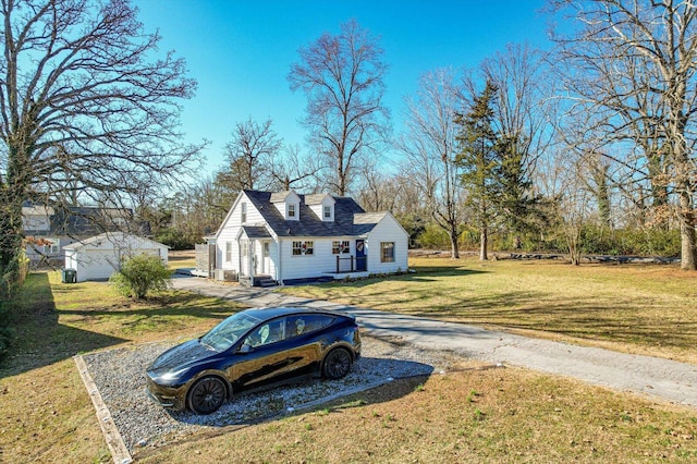 view of front of home featuring a front lawn