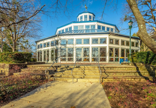 917 Dartmouth St, Chattanooga, TN 37405 - rear view of property featuring a sunroom, a standing seam roof, and metal roof