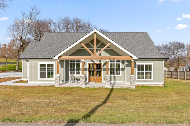 view of front of house featuring a front lawn