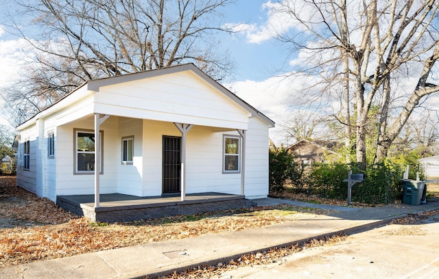 view of front facade with covered porch