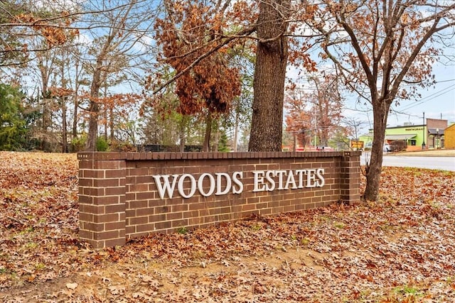 view of community / neighborhood sign