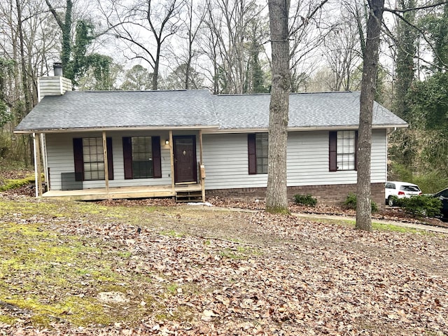 ranch-style home with a porch