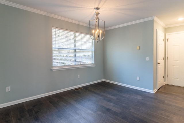 empty room featuring dark hardwood / wood-style flooring, ornamental molding, and an inviting chandelier