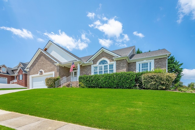 view of front of home featuring a front yard