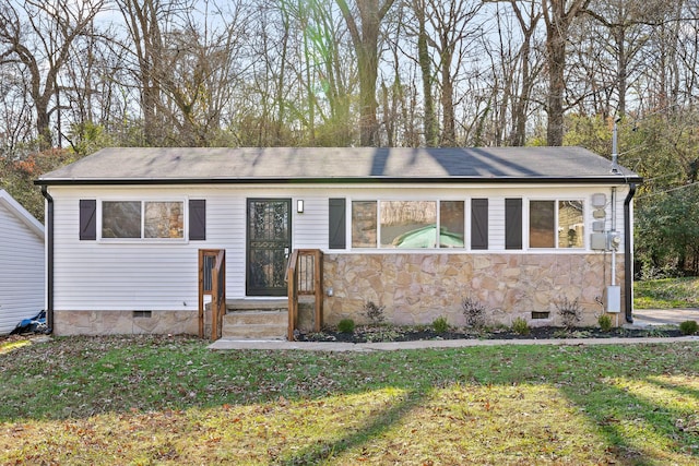 ranch-style house featuring a front lawn