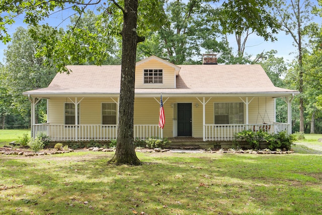 view of front of house featuring a front yard