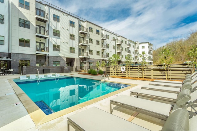 view of swimming pool