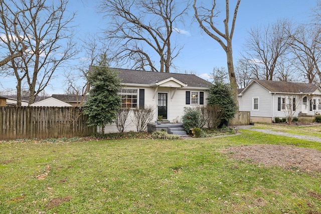 view of front facade featuring a front yard