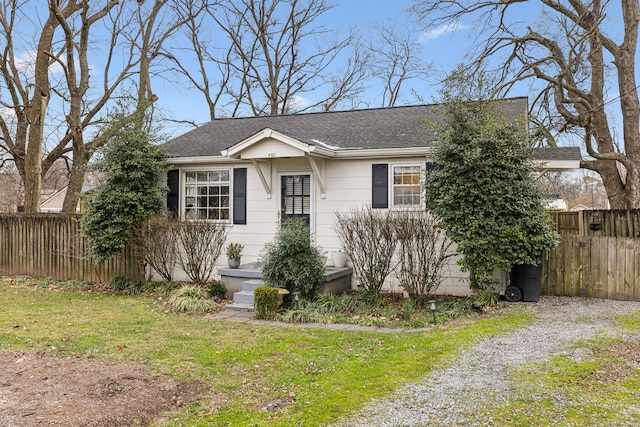 view of front of house featuring a front yard