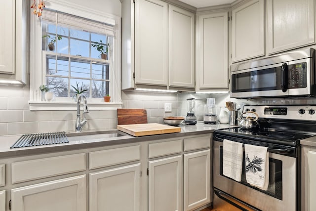 kitchen featuring decorative backsplash and appliances with stainless steel finishes