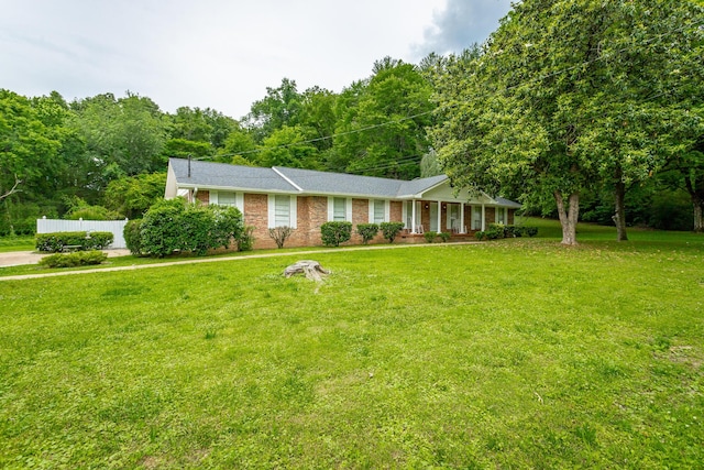 single story home featuring a front yard