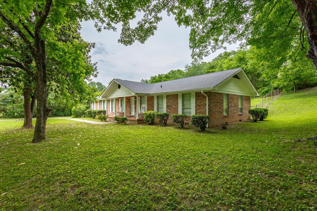 720 Gadd Rd, Hixson, TN 37343 - ranch-style house featuring a front yard