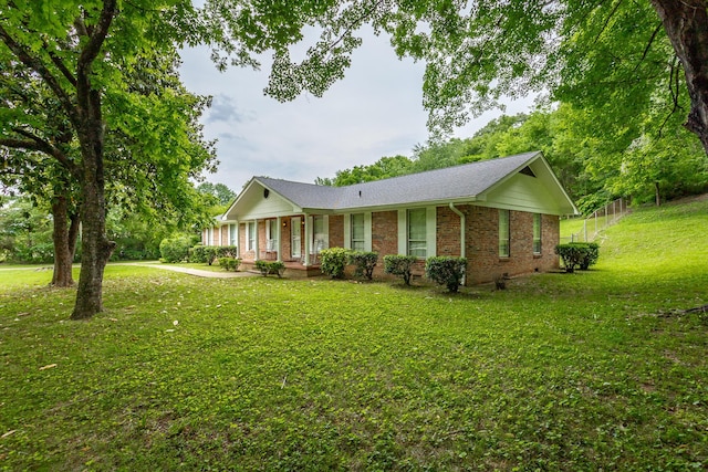 ranch-style house featuring a front yard