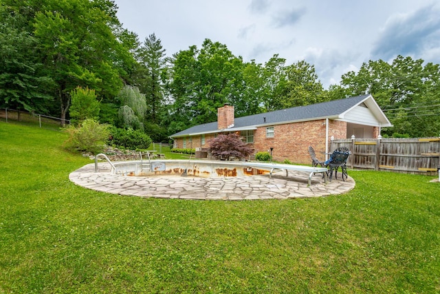 view of yard with a fenced in pool