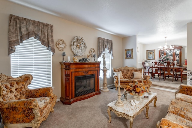 living room featuring light colored carpet, a chandelier, and a textured ceiling