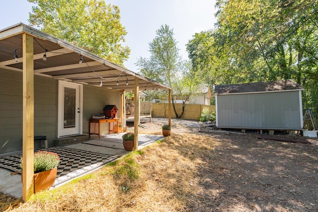 view of yard with a shed