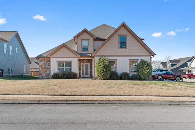 craftsman house featuring a front yard