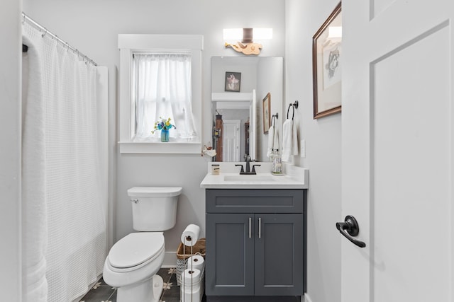 bathroom with a shower with shower curtain, vanity, and toilet