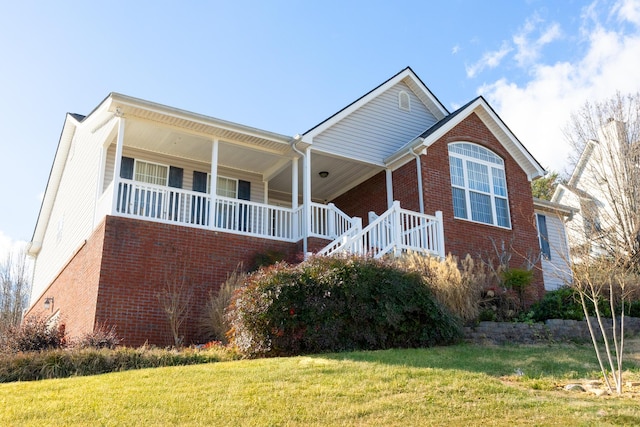 view of front of home featuring a porch and a front lawn