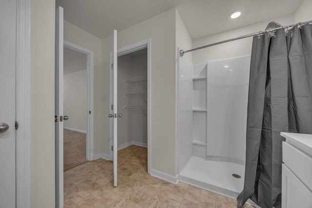 bathroom featuring curtained shower