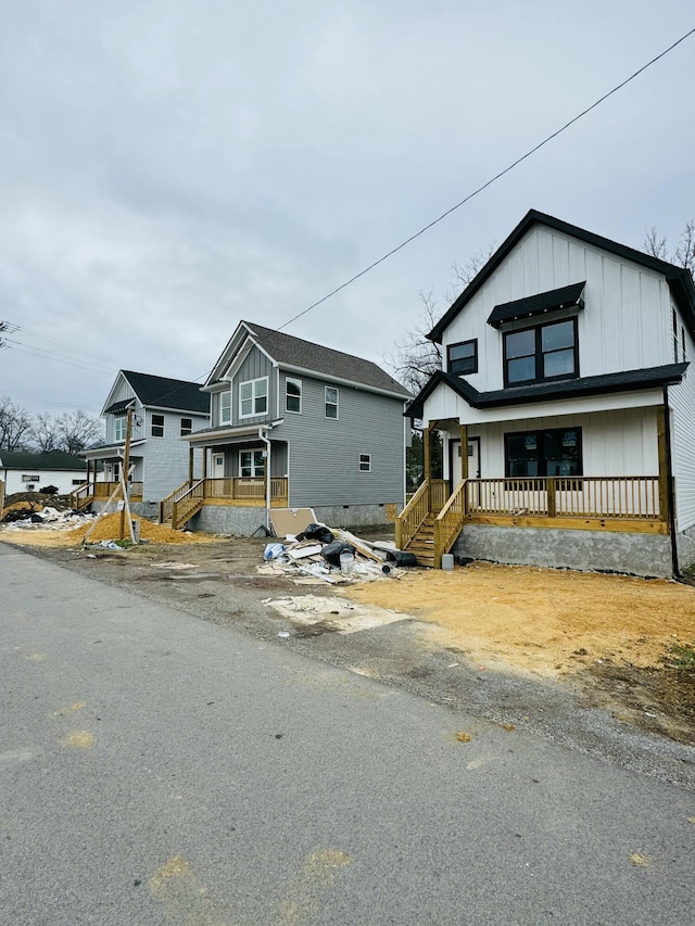 view of front of property featuring a porch