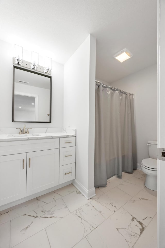 bathroom with a shower with curtain, vanity, and toilet