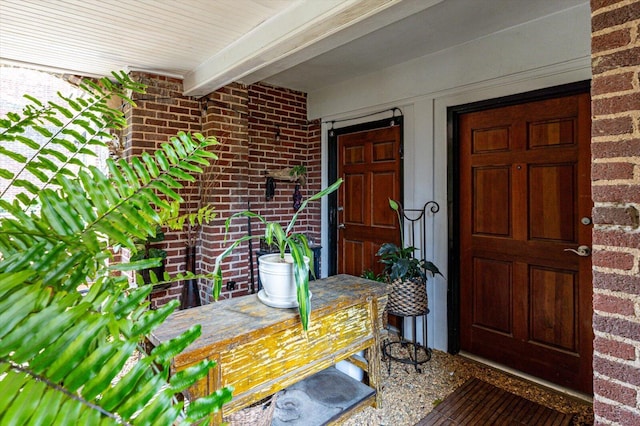 entrance to property featuring covered porch