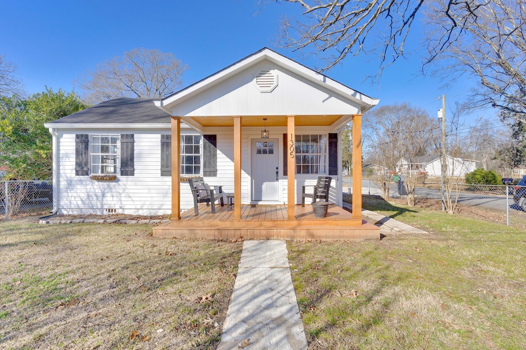 bungalow-style house featuring a front yard and a porch