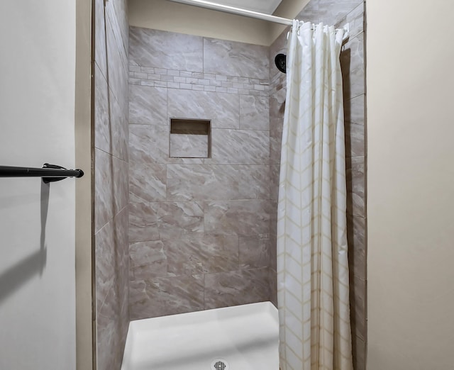 bathroom featuring a shower with curtain