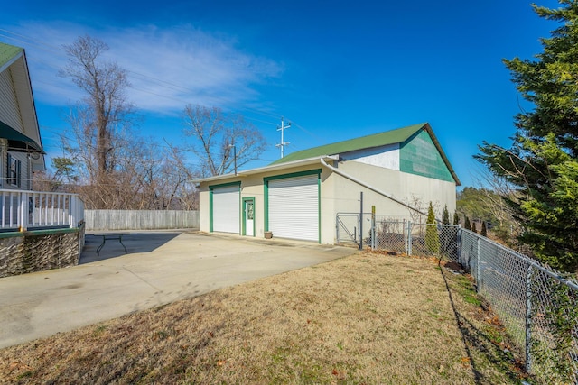 garage featuring a lawn