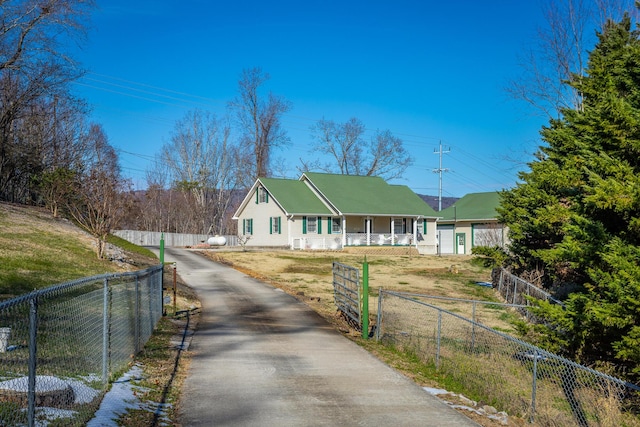 view of front facade with a front yard and a porch