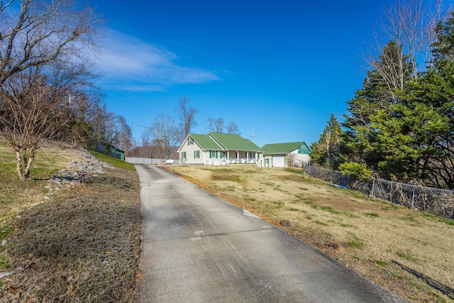 view of front of home featuring a front lawn