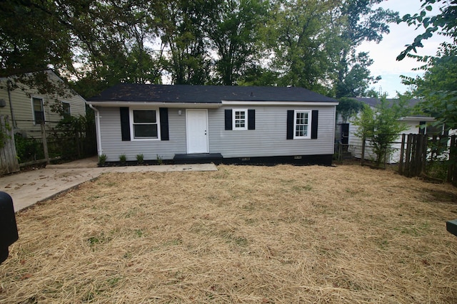 view of front of property with a front lawn