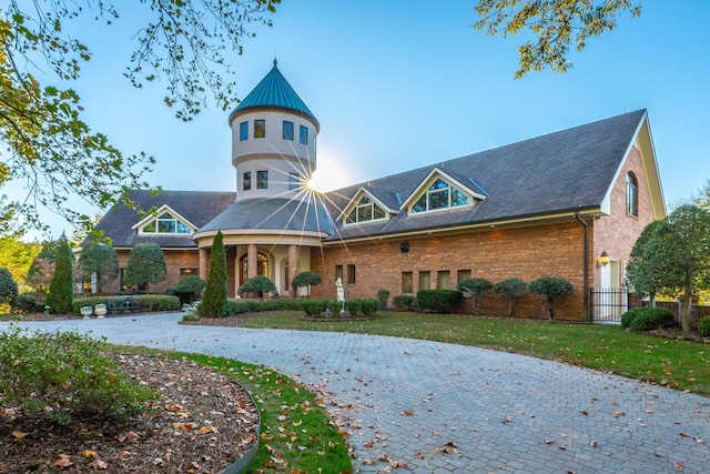 view of front of property with a front lawn