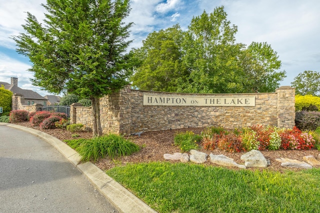 view of community / neighborhood sign