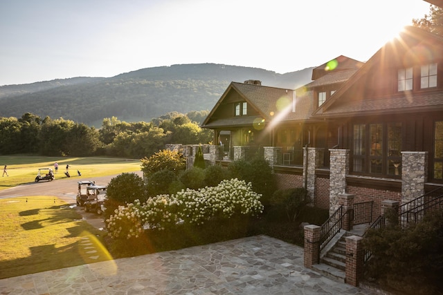 view of property's community featuring a mountain view