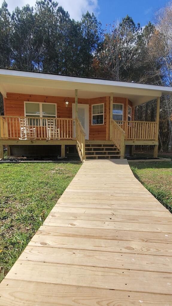 back of house featuring a lawn