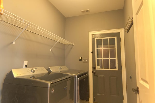 laundry room with washing machine and dryer