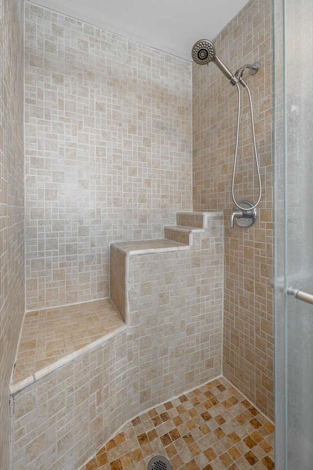 bathroom featuring a tile shower