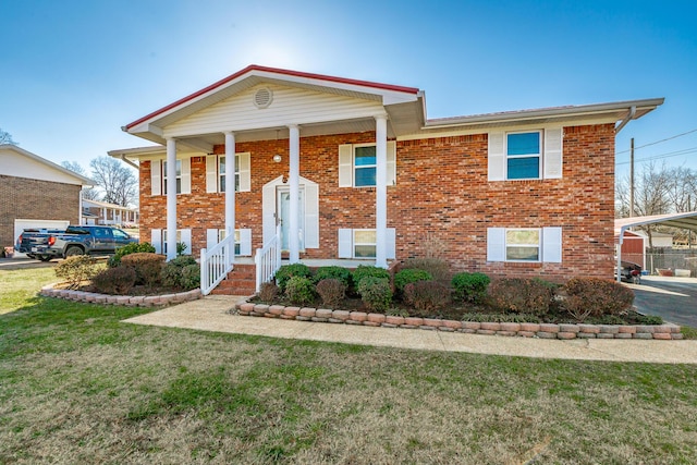 view of front of property with a front yard