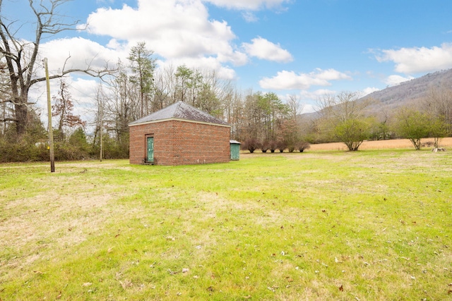 view of yard featuring a mountain view and a rural view