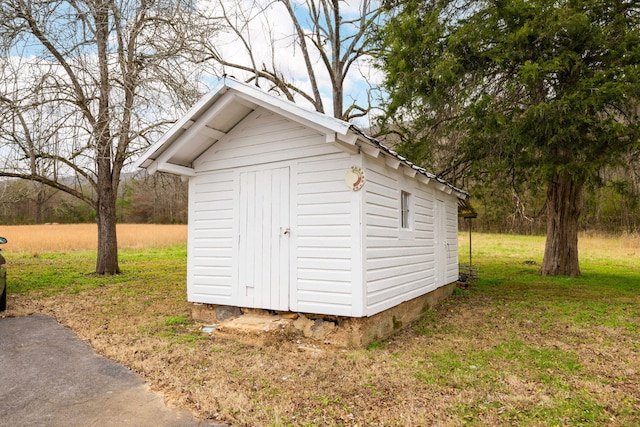 view of outbuilding with a yard